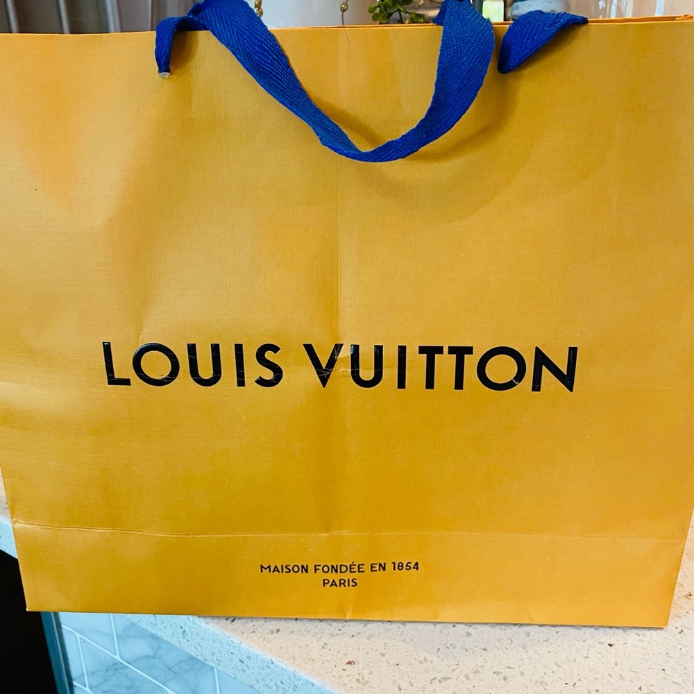 LOUIS VUITTON POCHETTE